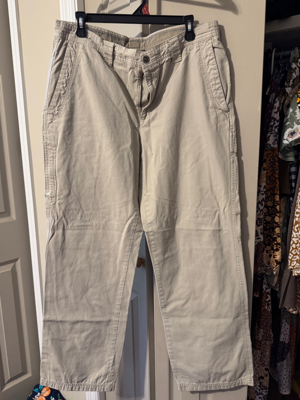 Columbia Men's Light Tan Chinos